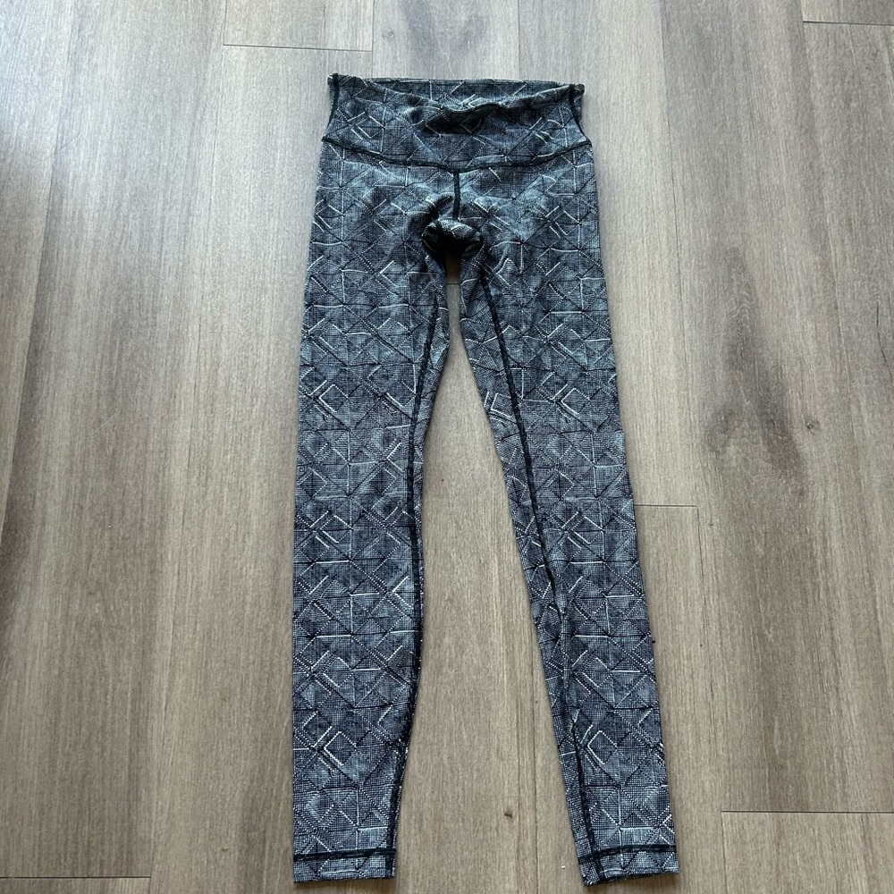Lululemon High-Rise Wunder Under Leggings – Size 4